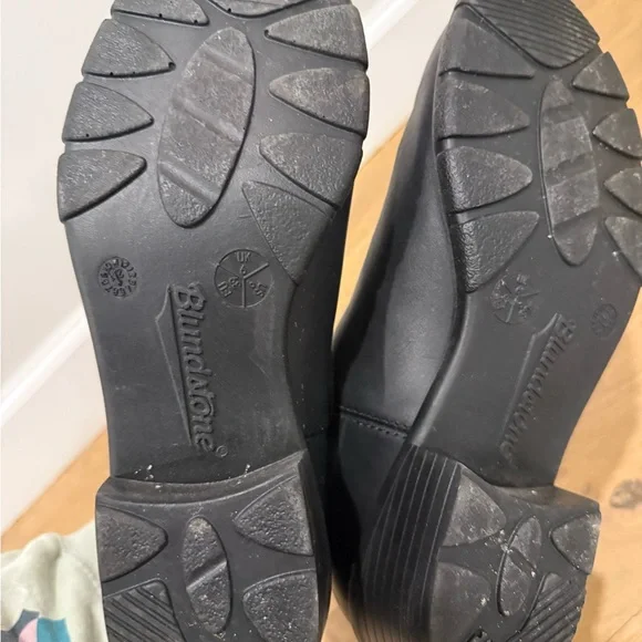 Blundstone Black Ankle Booties - Picture 4 of 7